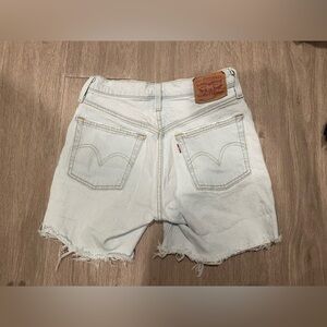 Levi’s 501 mid thigh women’s shorts